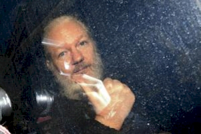 us-charges-assange-with-conspiring-with-manning
