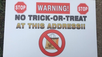 wife-of-registered-sex-offender-says-‘no-trick-or-treating’-sign-in-yard-feels-like-a-target